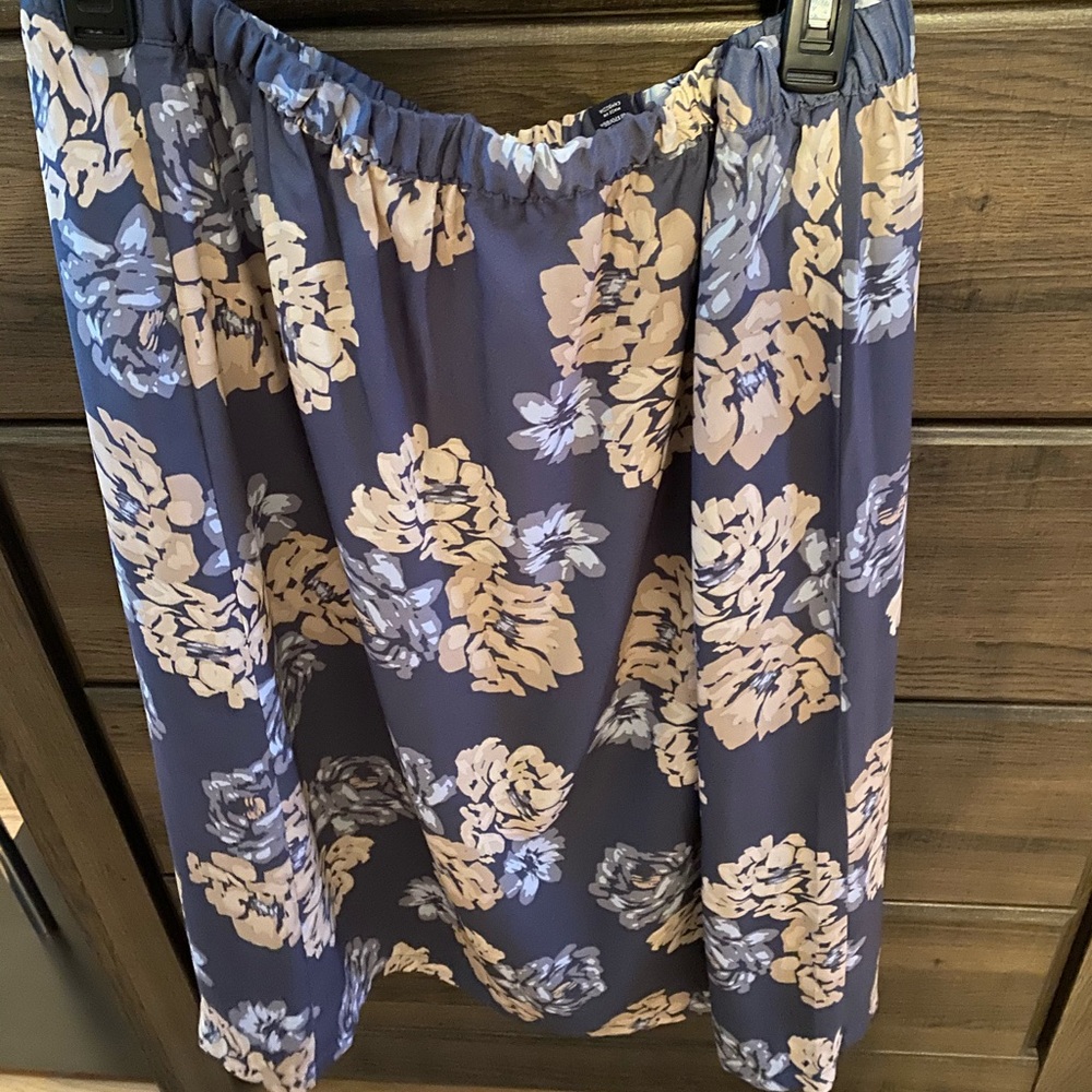 Floral skirt from the Gap 🌼 - Picture 3 of 3